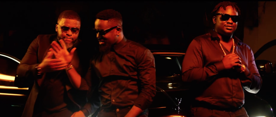 Larry Gaaga featuring Wande Coal And Sarkodie