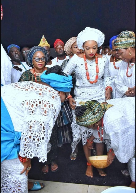 Prophetess Naomi performing marriage rites