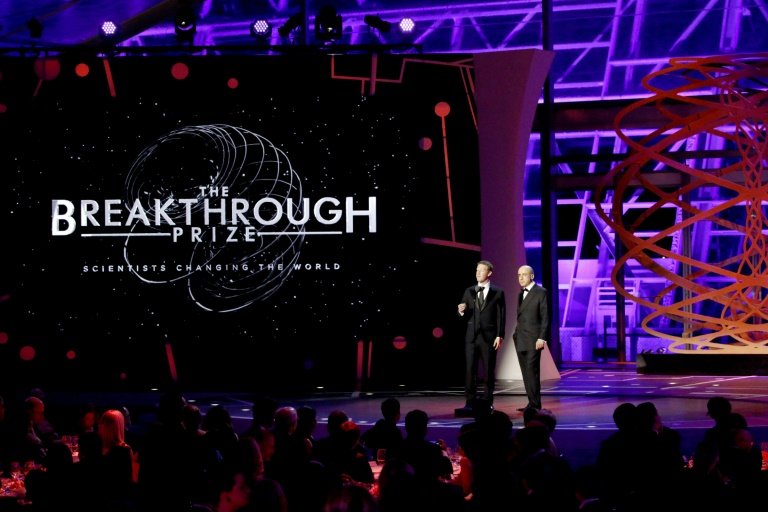 The breakthrough prize. Photo Phys