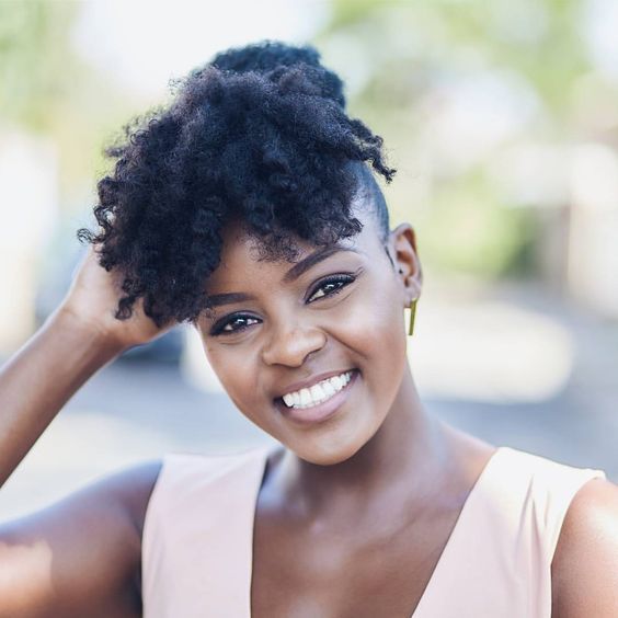 A model with natural hair