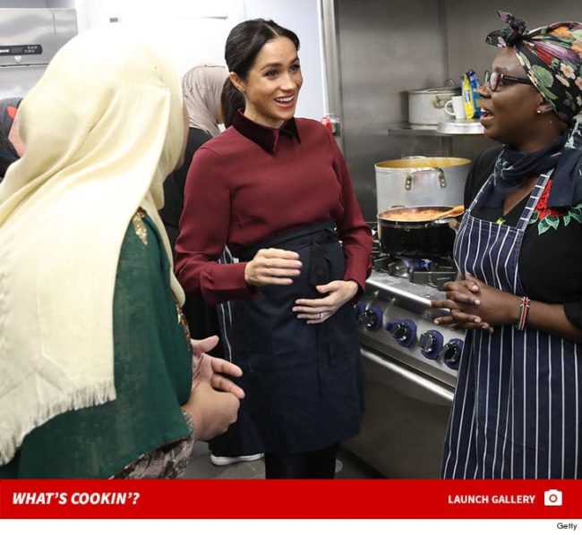 meghan-markle-pregnant-hubb-community-kitchen-photos-launch-3