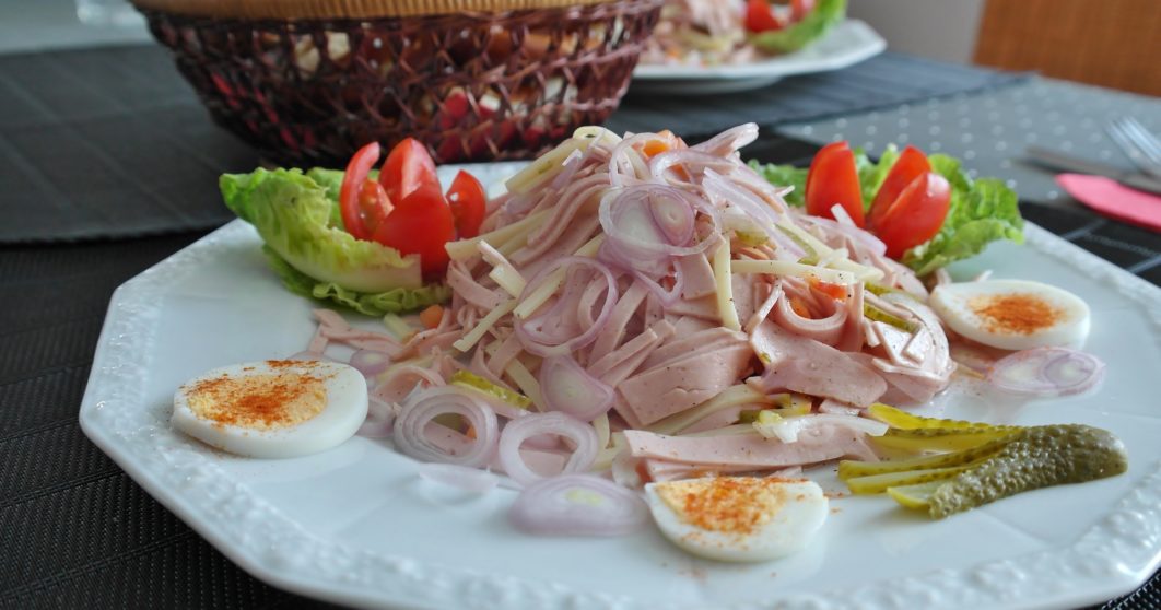 Salad, egg and spaghetti