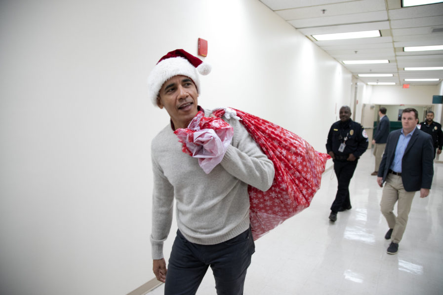 US-POLITICS-CHRISTMAS-OBAMA