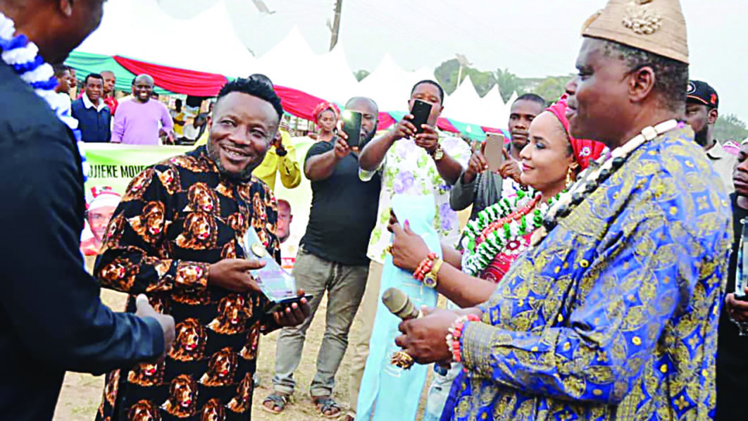 Arochukwu Youths honour Kanu copy copy
