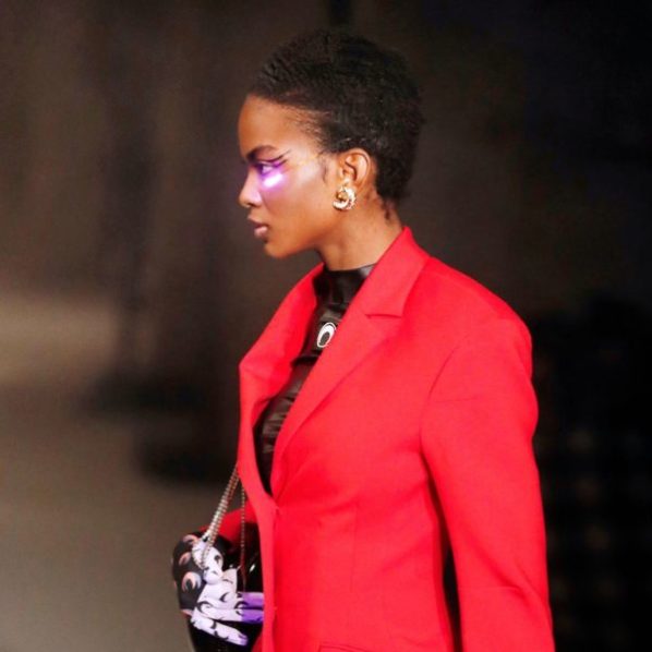 Black model with under eye LED lashes – PHOTO – Elle