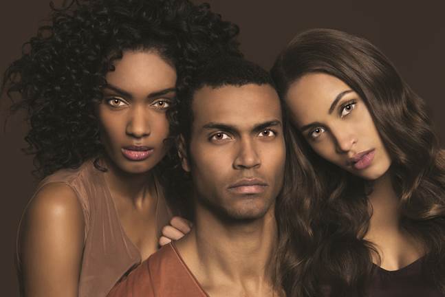 Coffee Collection contact lens. Photo Desio Collection