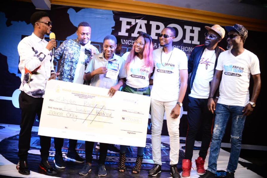 I Go Dye, Faze and others giving out the cheque