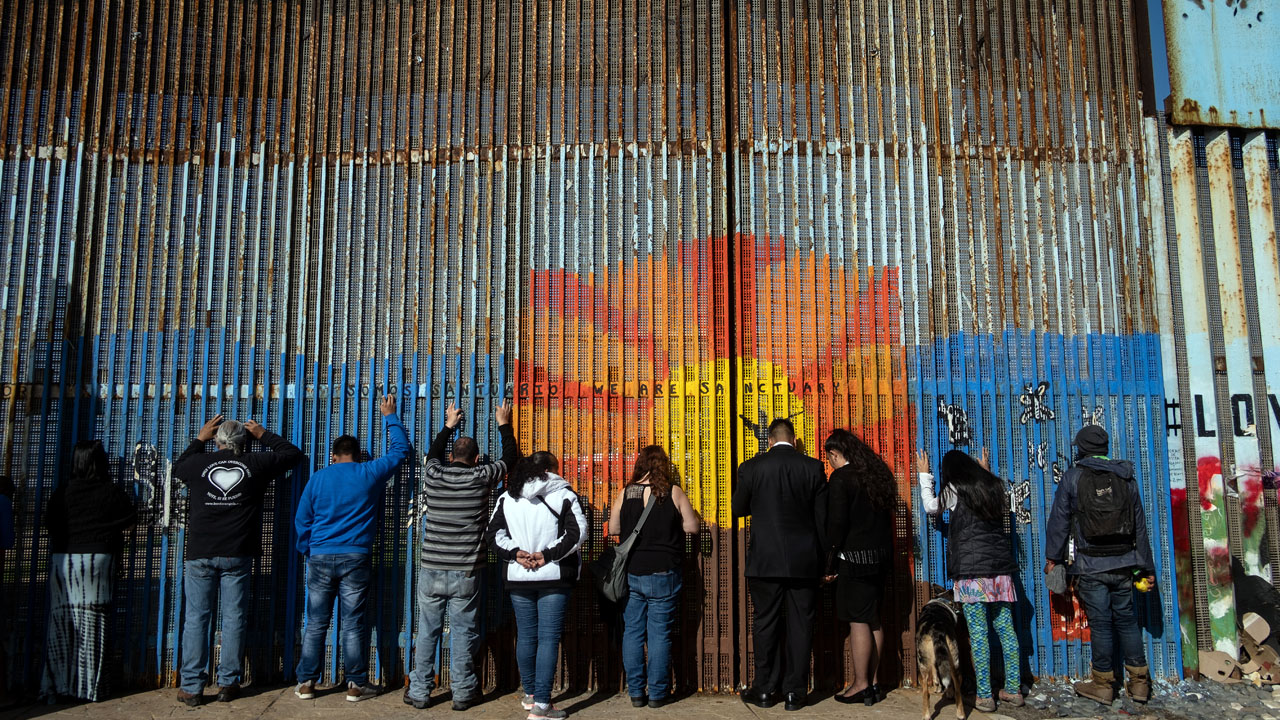 MEXICO-US-BORDER-RELIGIOUS-SERVICE