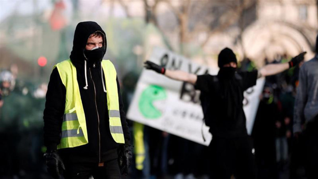 yellow vest