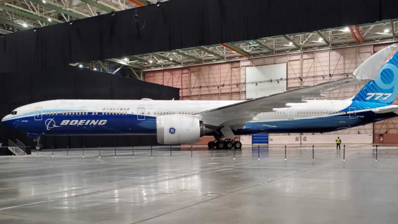 777X-Roll-Out_01_resize-759×500