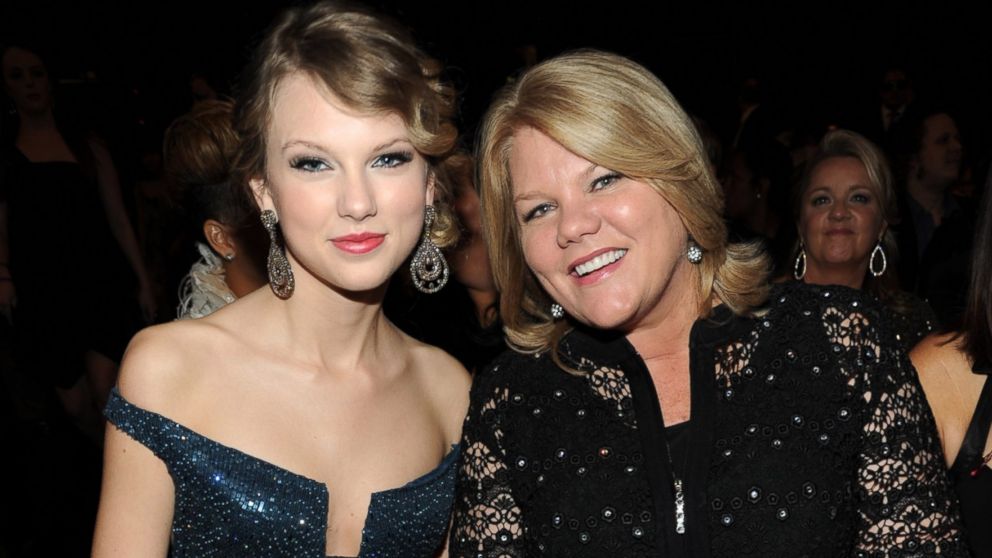 Taylor Swift and Andrea Swift