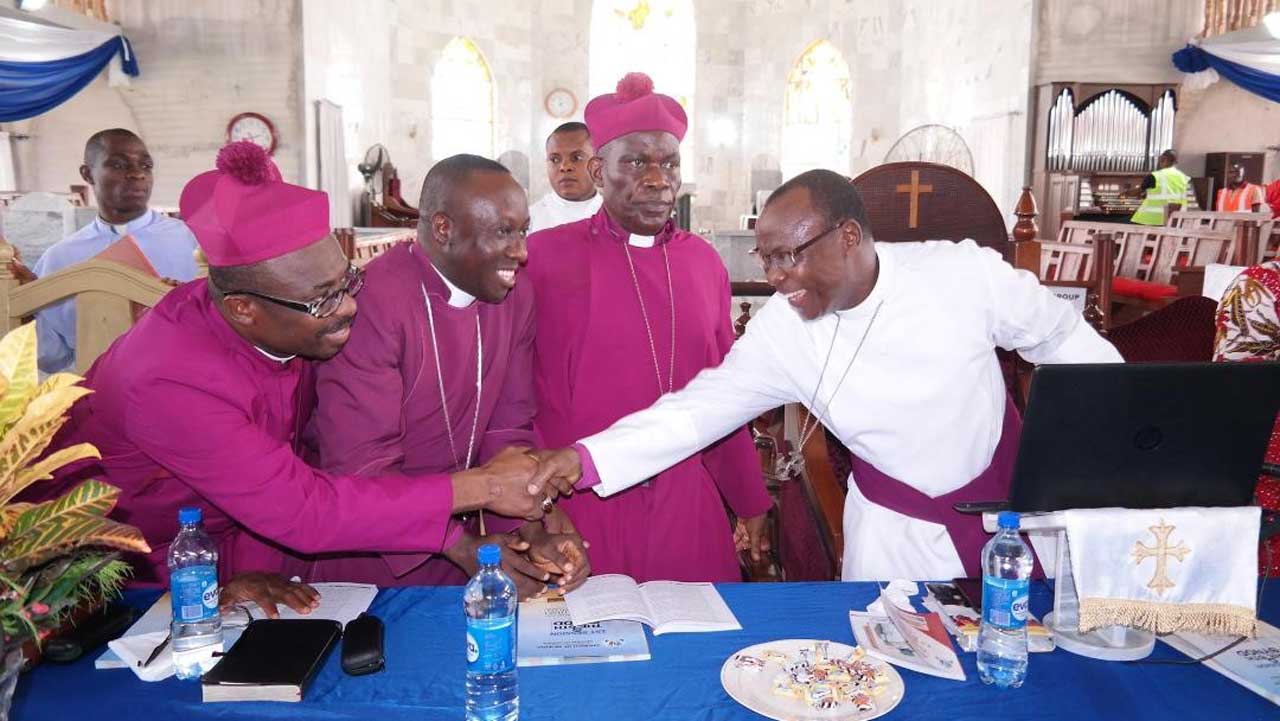 Bishop-Abere-Receiving-Some-Bishops-to-His-Synod