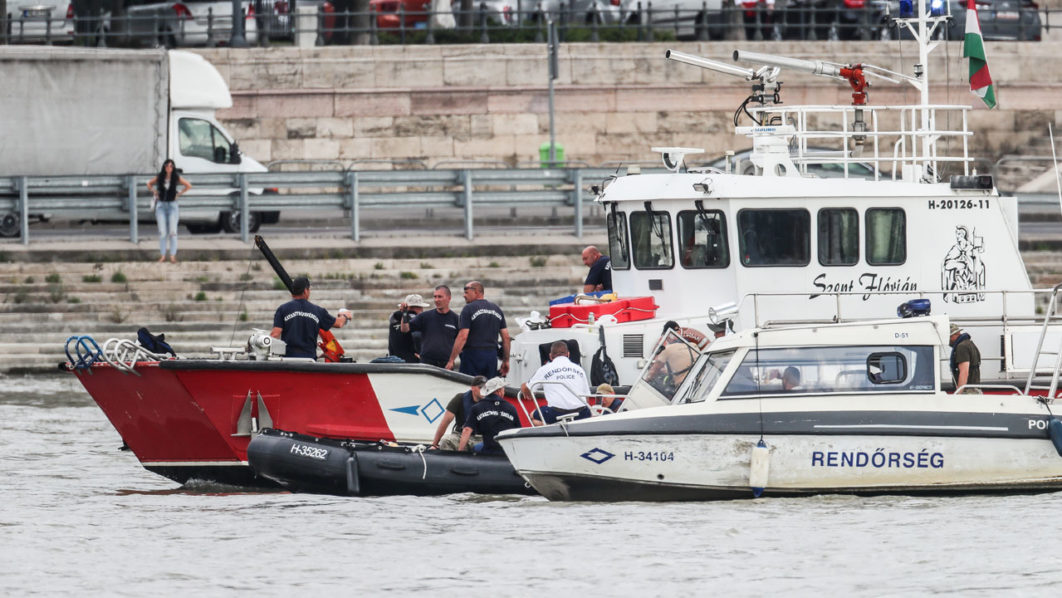 HUNGARY-SKOREA-ACCIDENT-BOAT