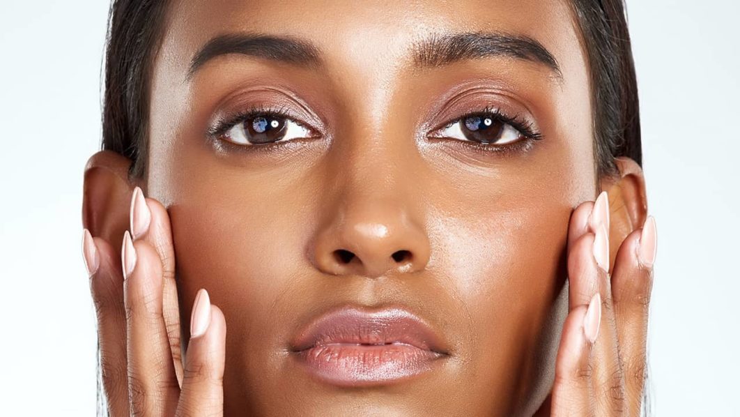 Lady with oily skin, Photo. L’Oreal