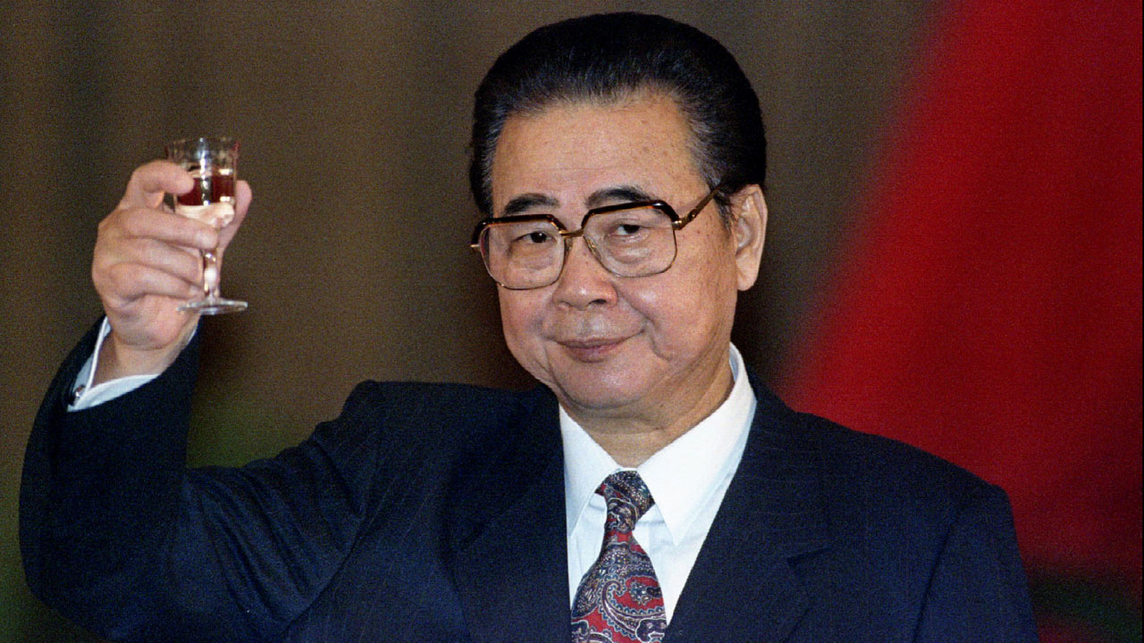 FILE PHOTO: China’s Premier Li Peng toasts the guests at an official banquet in Beijing’s Great Hall of the People