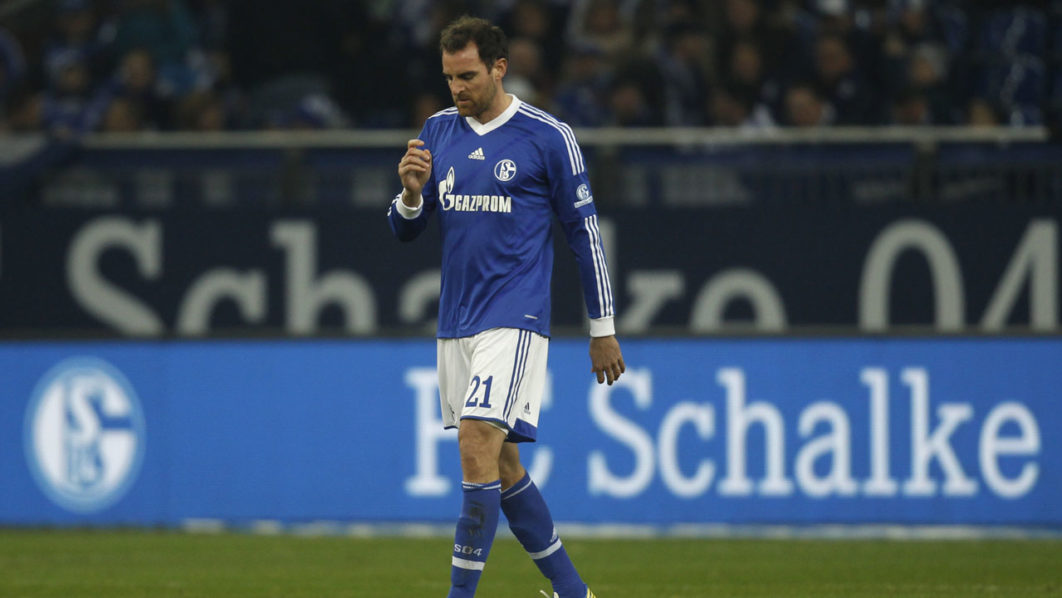 Schalke 04’s Metzelder reacts during the German first division Bundesliga soccer match against Freiburg in Gelsenkirchen