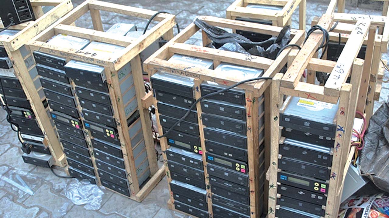 DVD_DUPLICATION_EQUIPMENT