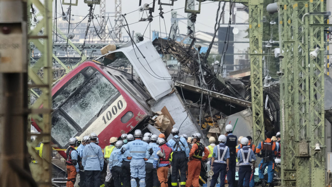 JAPAN-ACCIDENT-TRAIN