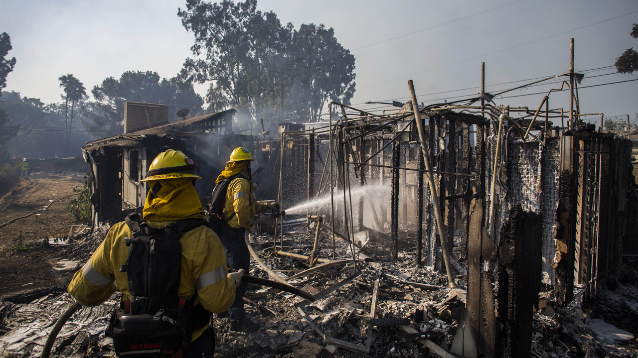 Wildfire roars through California wine country