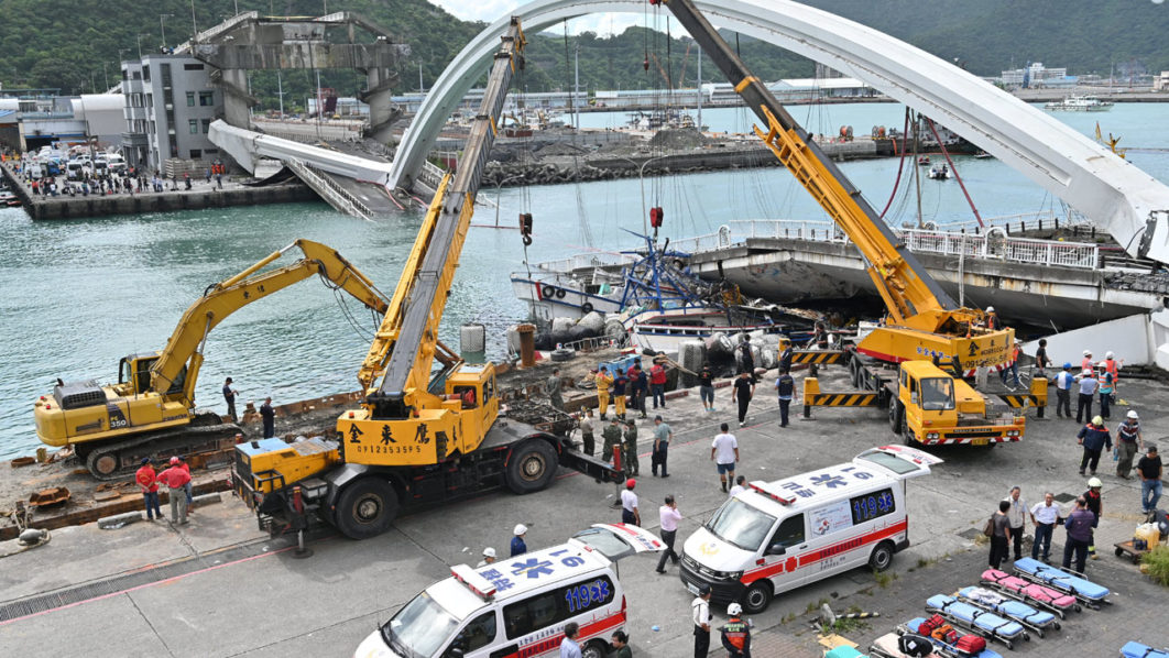 TAIWAN-ACCIDENT-BRIDGE