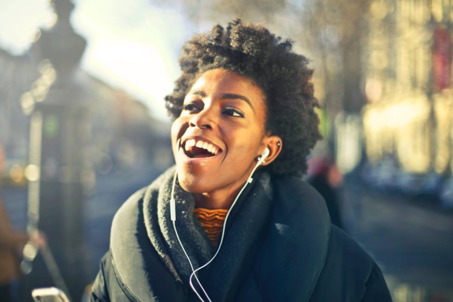 lady listening to music photo_pexels_bruce mars