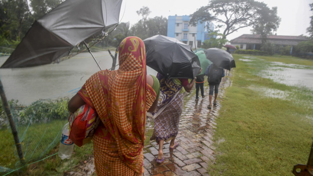 INDIA-BANGLADESH-WEATHER-STORM