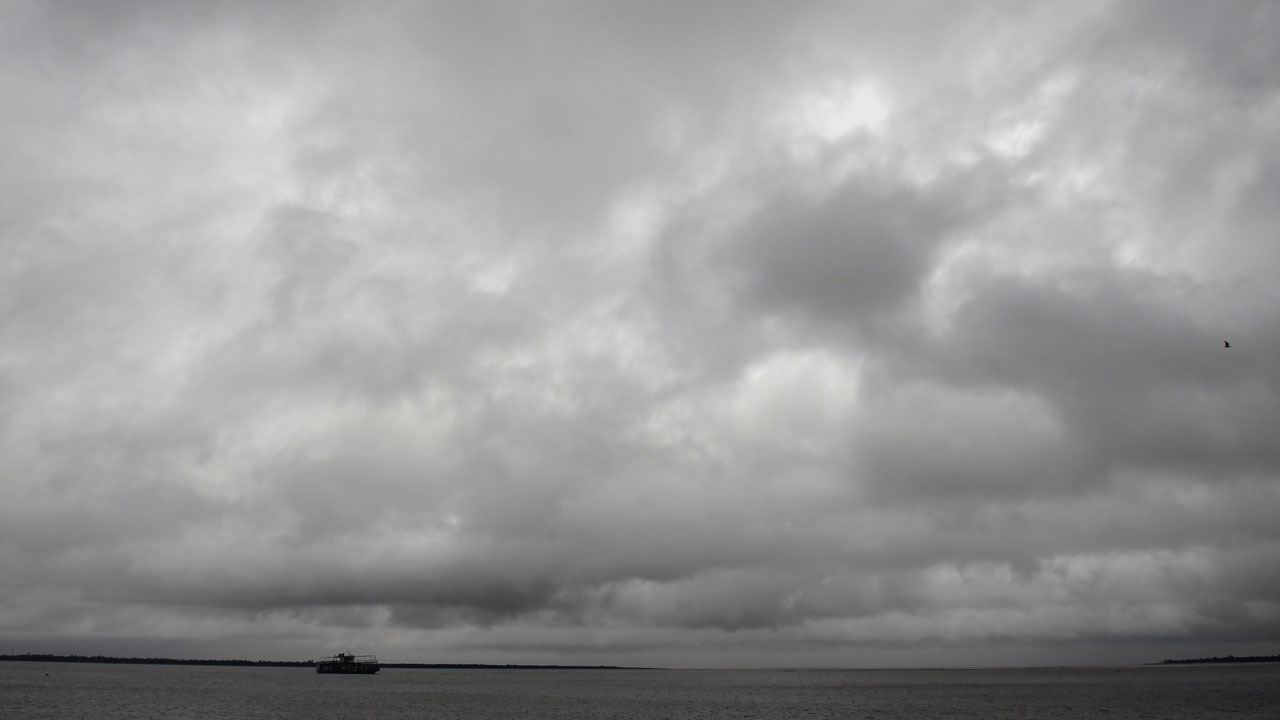 INDIA-BANGLADESH-WEATHER-STORM