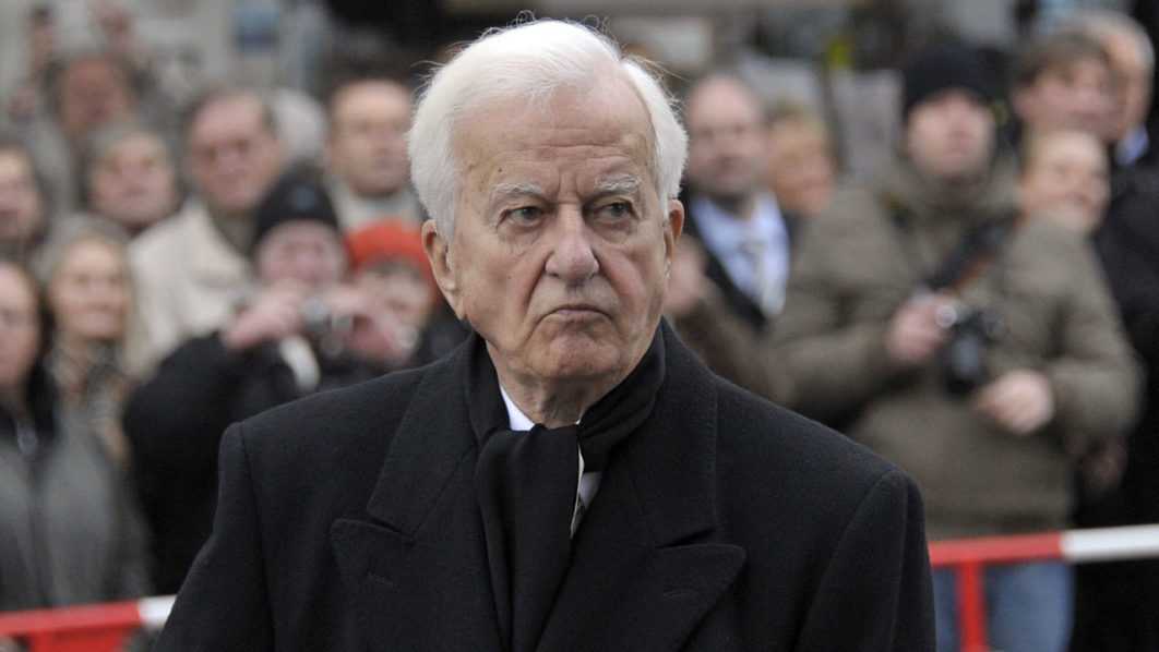 Germany’s former President Von Weizsaecker arrives for funeral service for Loki Schmidt in Hamburg