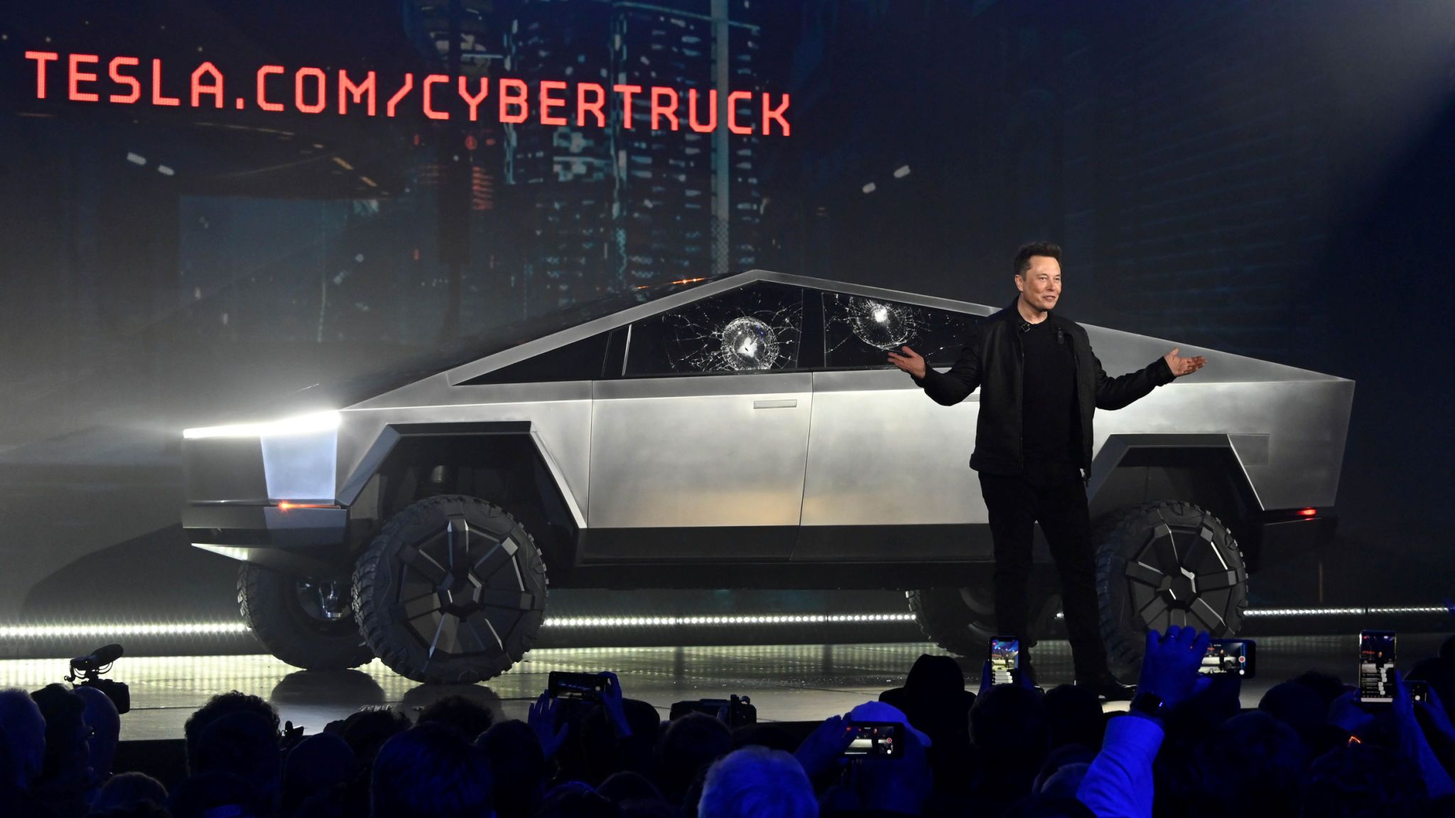 skynews-tesla-musk-cybertruck_4844244