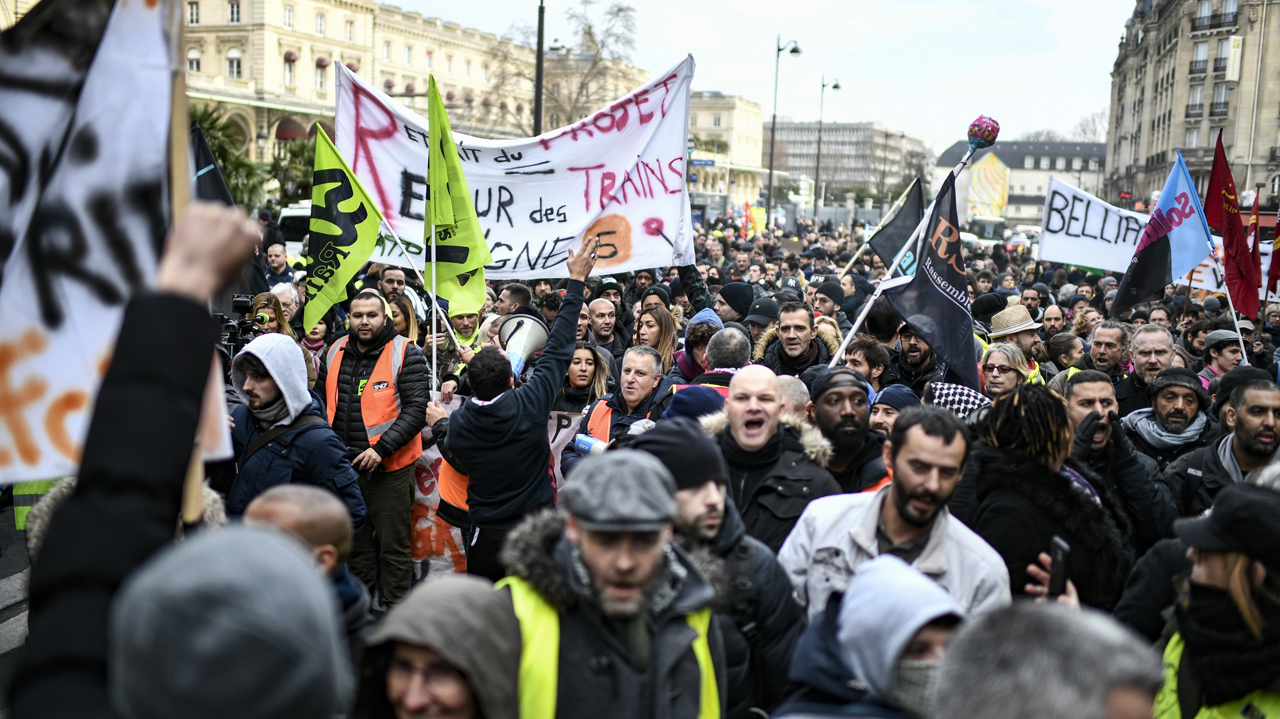 FRANCE-SOCIAL-TRANSPORT-STRIKE-DEMO