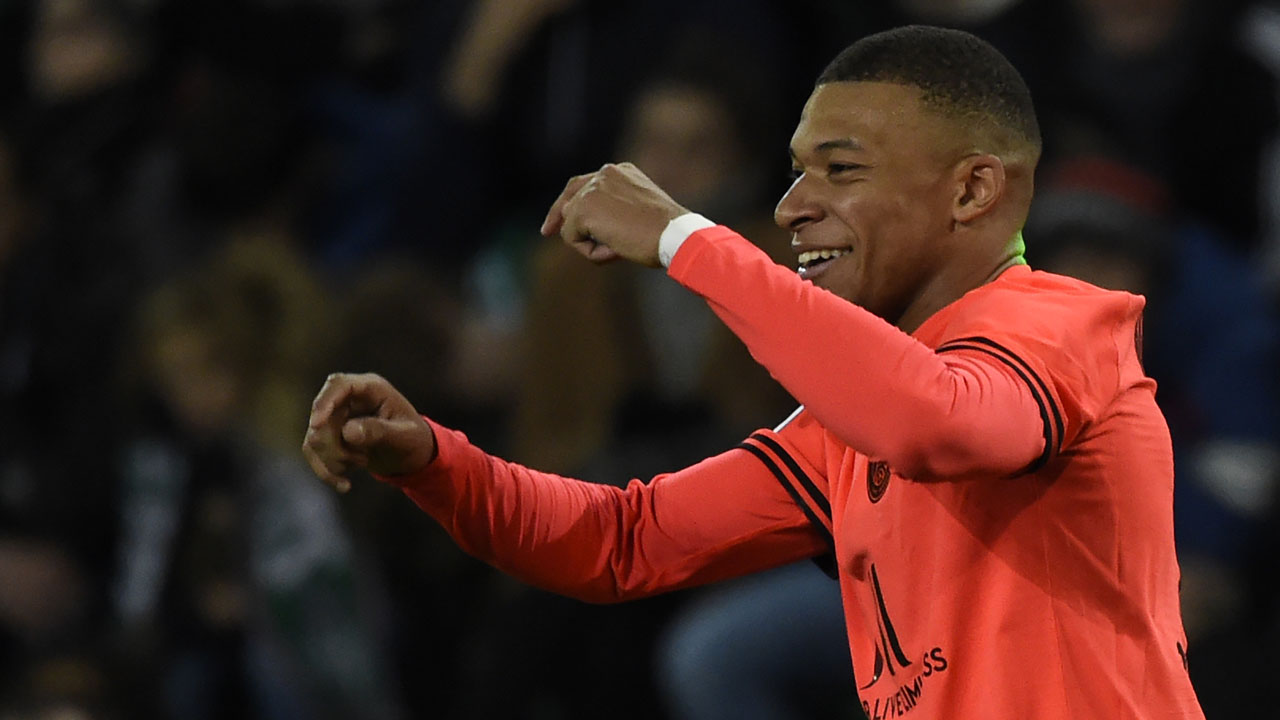 FBL-FRA-LIGUE1-SAINT-ETIENNE-PSG