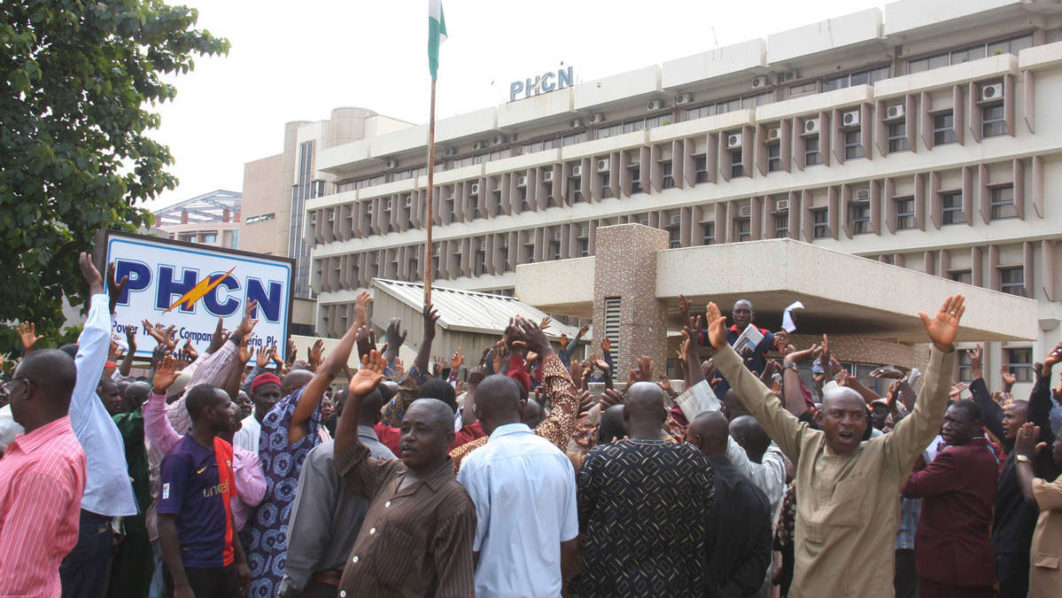 protesting-electricity-workers