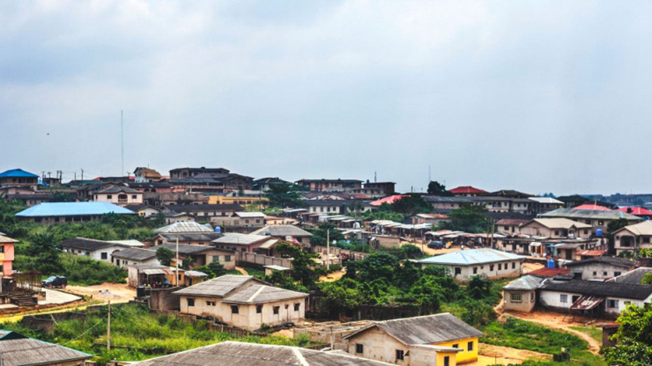 Building roof-housing