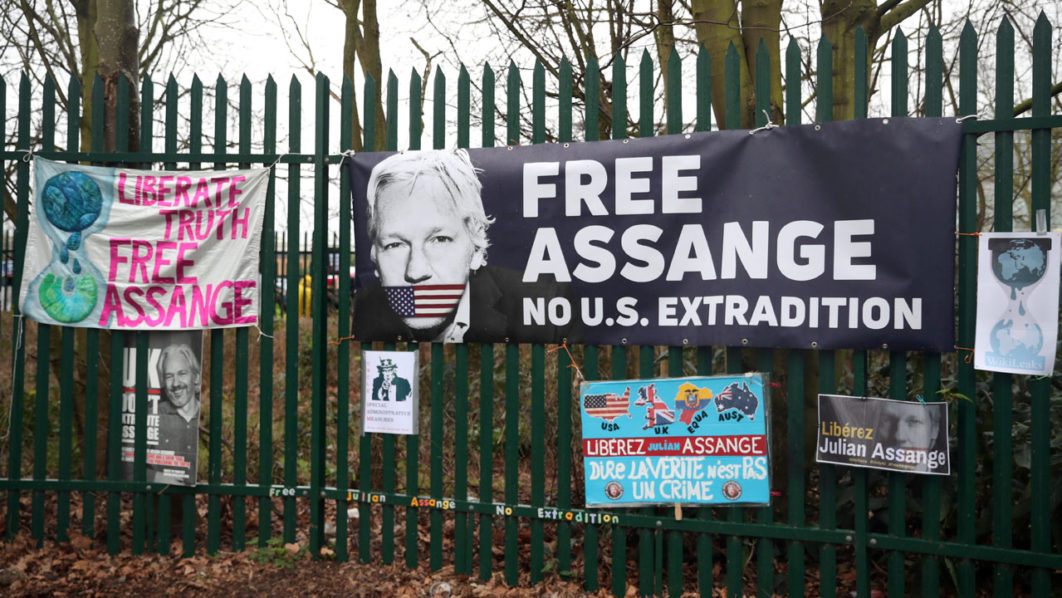 Hearing to decide whether Assange should be extradited to U.S. in London