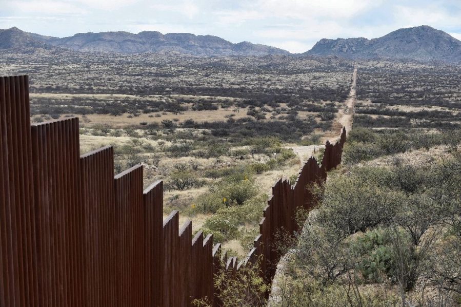 Trump-moves-on-Mexican-wall