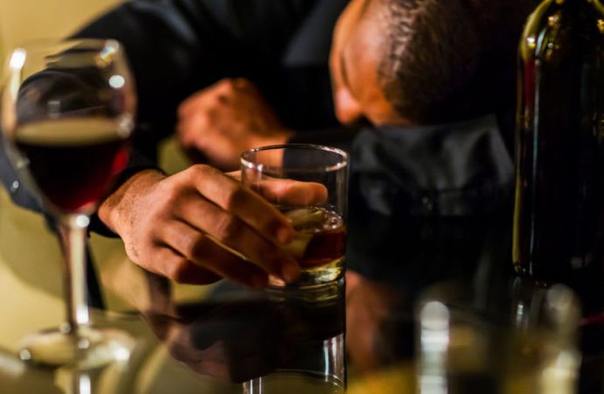 fQ3tgV2ZAaBlack-Man-Alcohol