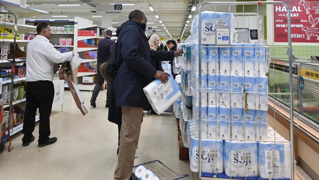BRITAIN-HEALTH-VIRUS-RETAIL