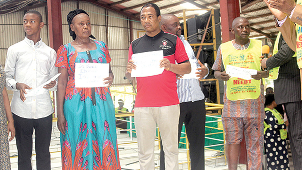Testifiers-sharing-the-goodness-of-God-during-Hope-for-the-Needy-crusade