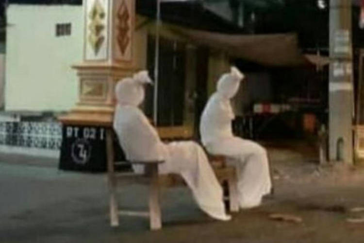 Pocong-ghosts