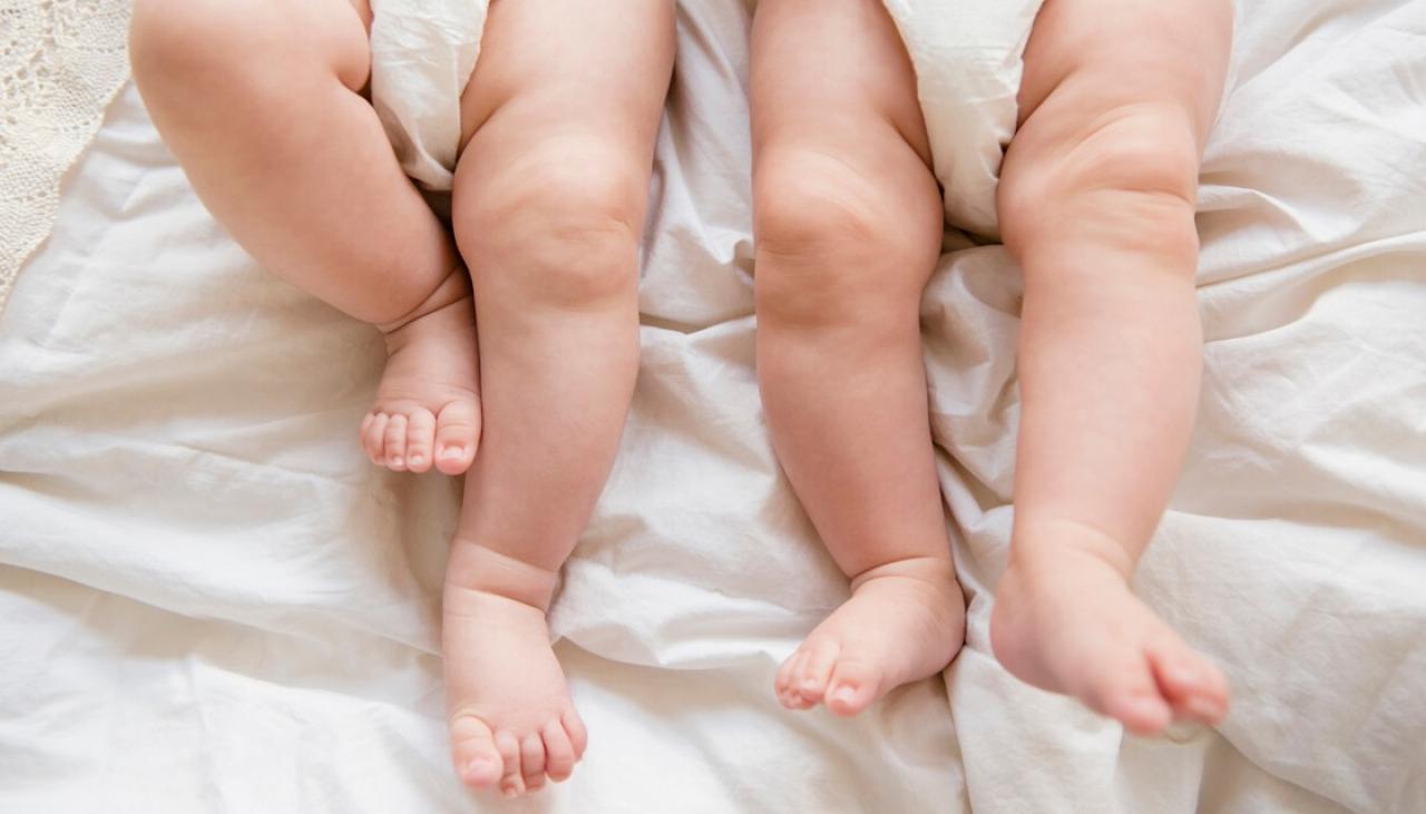 Twin Babies legs – Newshub