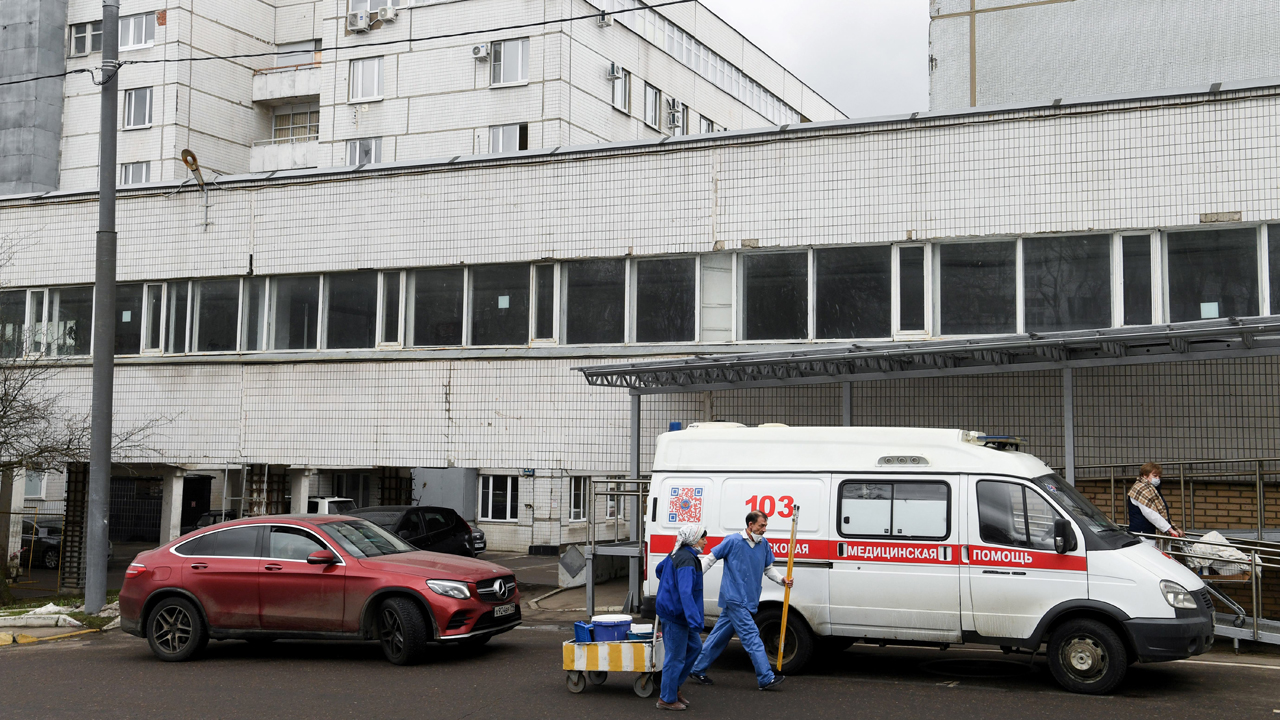 FILES-RUSSIA-VIRUS-HEALTH-FIRE