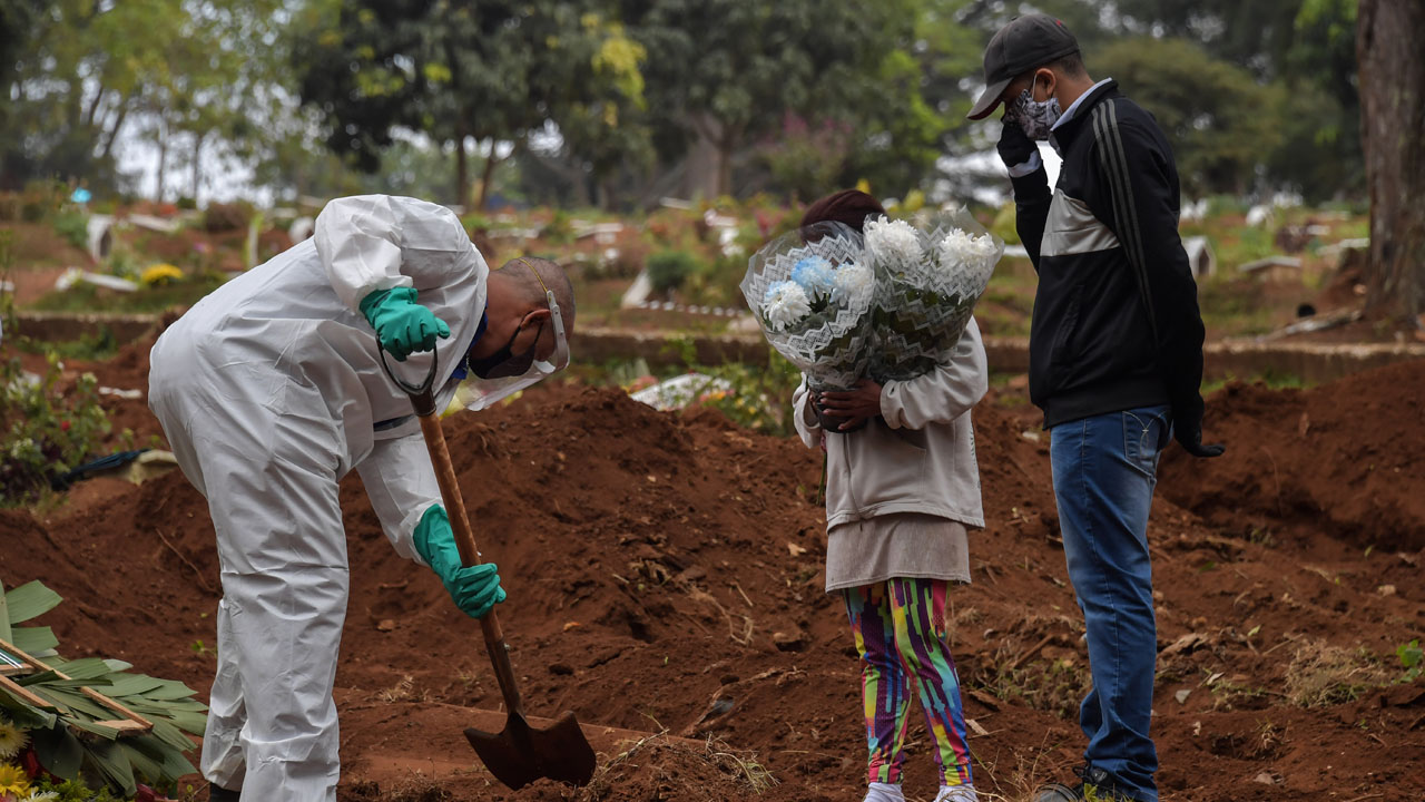 BRAZIL-HEALTH-VIRUS-CEMETERY
