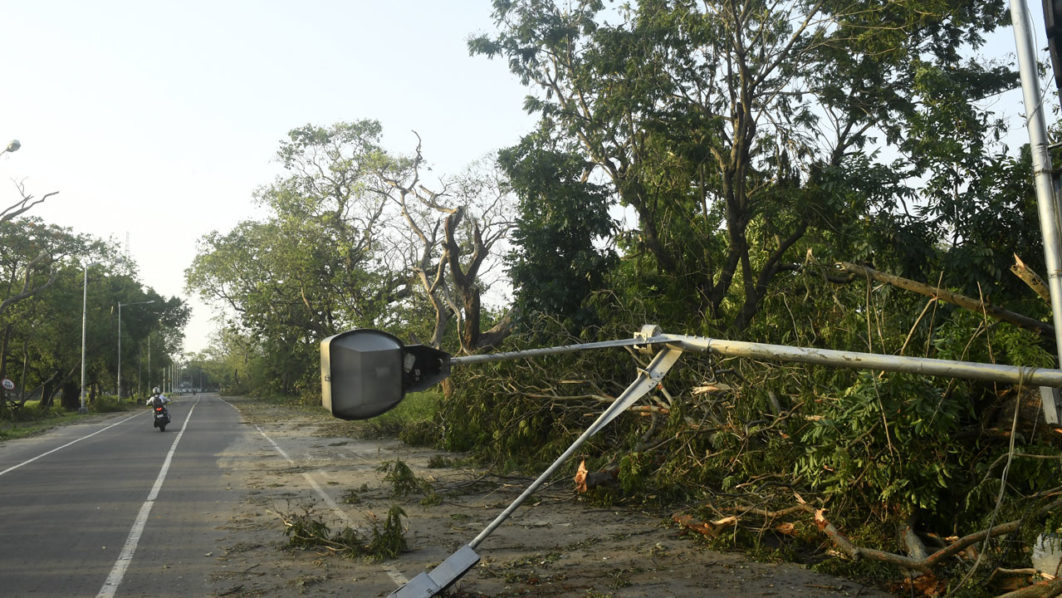 INDIA-BANGLADESH-WEATHER-CYCLONE