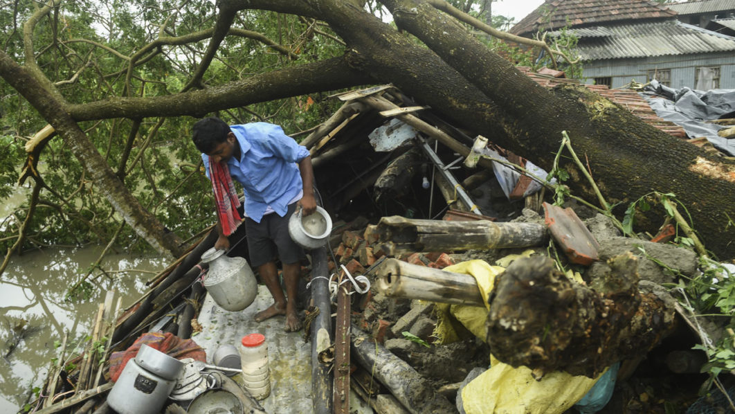 INDIA-BANGLADESH-WEATHER-CYCLONE
