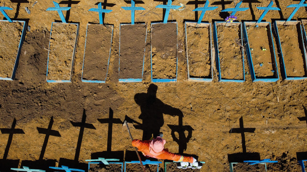 BRAZIL-HEALTH-VIRUS-CEMETERY