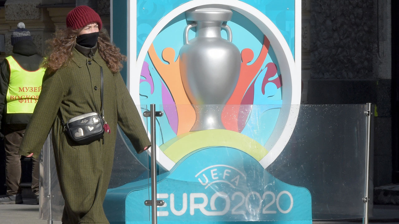 FILES-FBL-EURO-2020-2021-HEALTH-VIRUS-POSTPONEMENT
