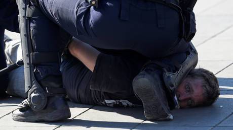 france-bans-police-use-of-chokehold-arrests-amid-ongoing-george-floyd-protests-warritatafo