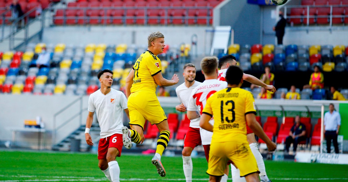FBL-GER-BUNDESLIGA-DUSSELDORF-DORTMUND