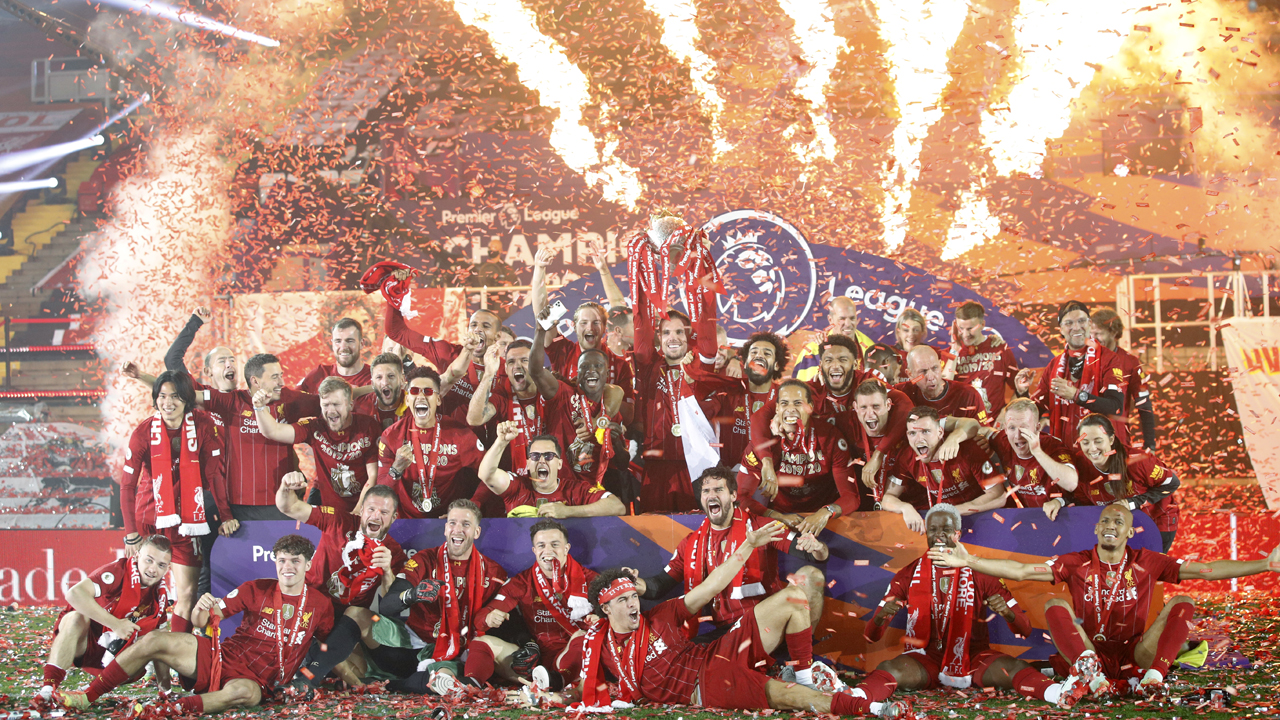 FBL-ENG-PR-LIVERPOOL-CHELSEA-TROPHY