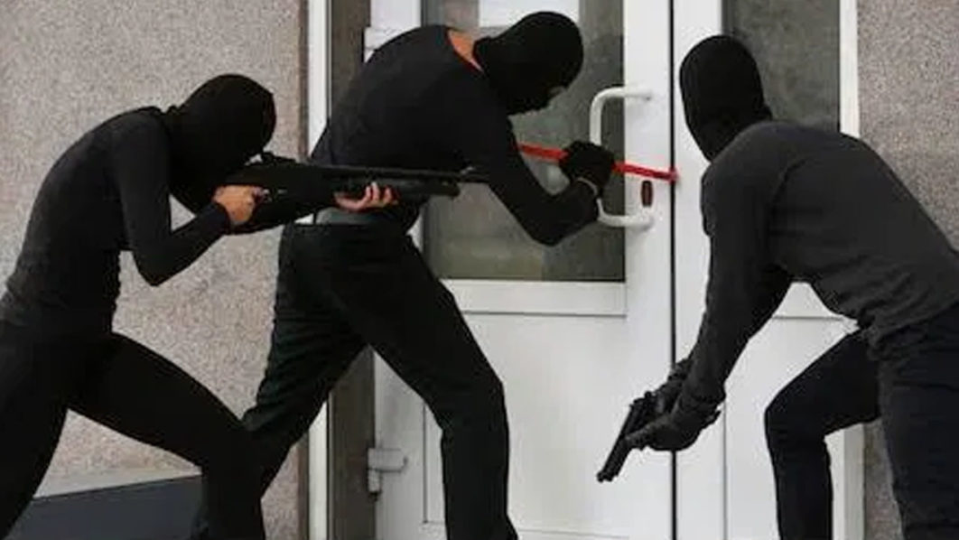 armed robbers